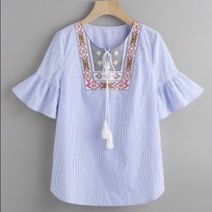 ✨Blue and white striped blouse✨sz S✨